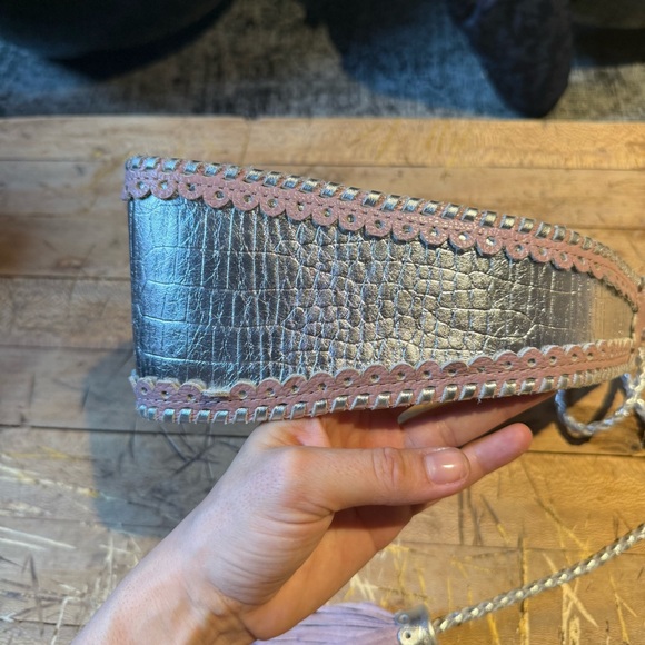 World Family Designs from Ibiza! Women's Hand Crafted Leather Belt with Tassels - Picture 3 of 9